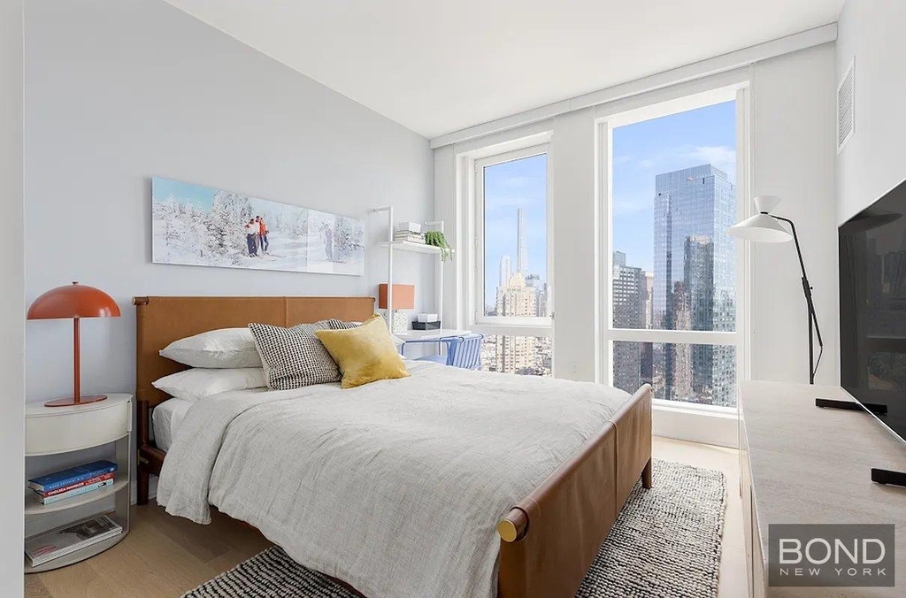 West 38th Street - Photo 3