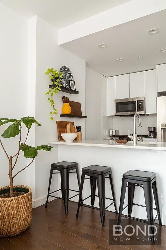 West 36th Street - Photo 6