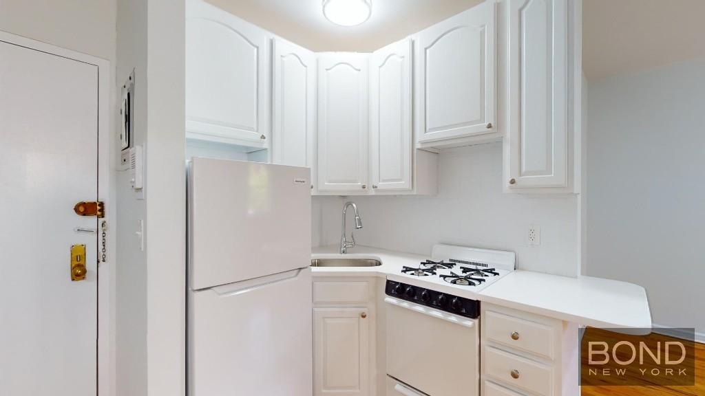 West 77th Street - Photo 1