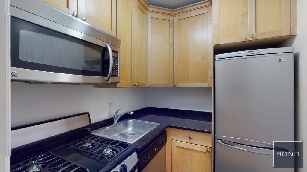 1 Jane Street - Photo 2