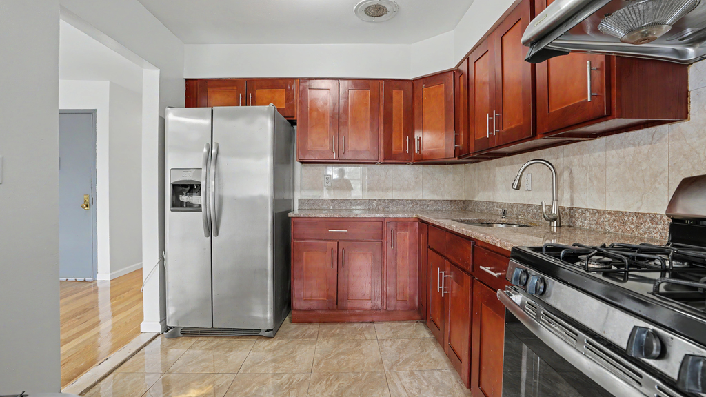 92nd Street - Photo 4