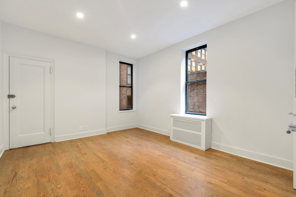 Madison Avenue - Photo 3