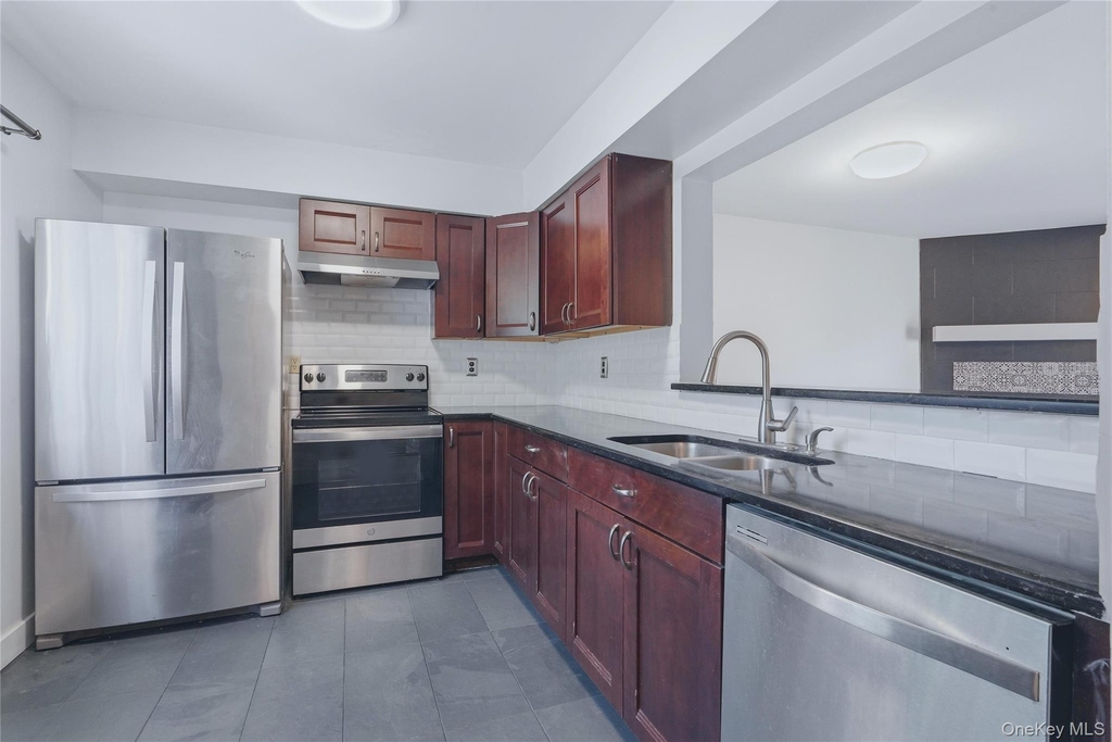 601 Chelsea Cove S - Photo 2