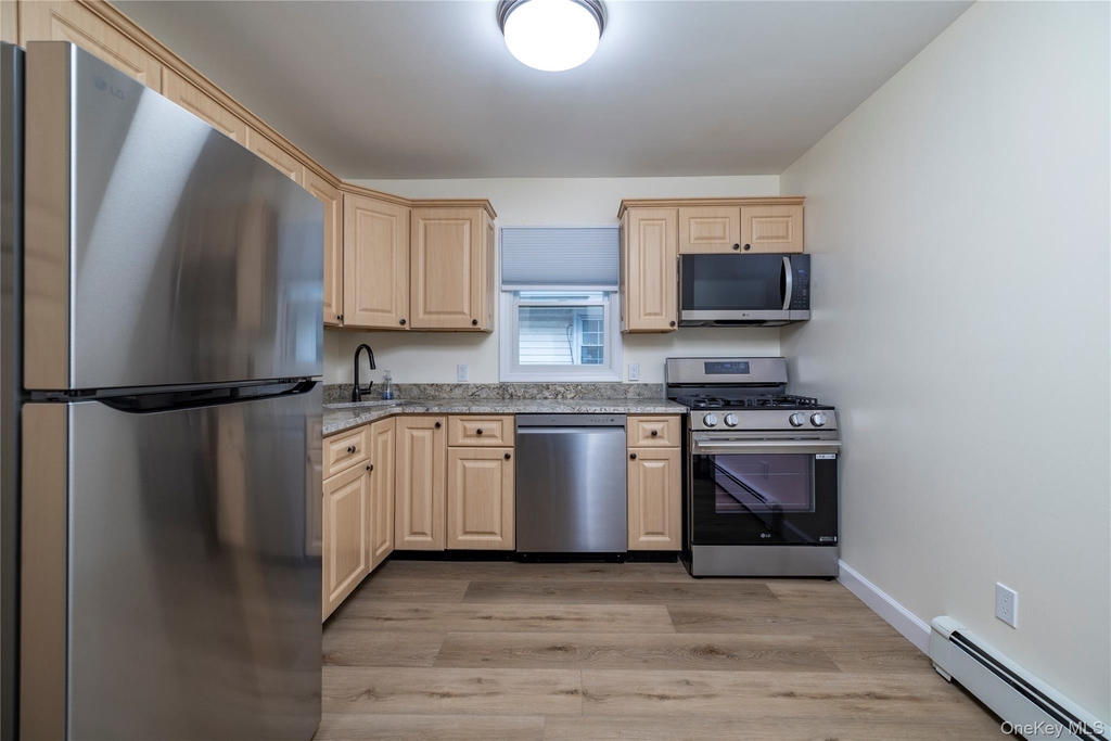 542 E Pine Street - Photo 5