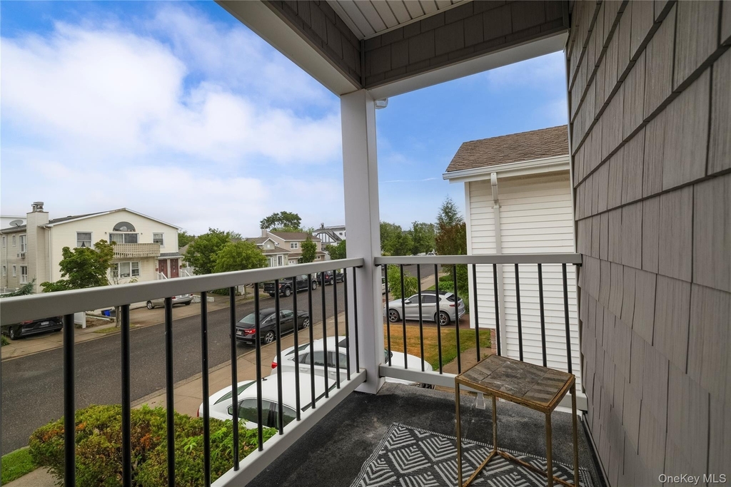 542 E Pine Street - Photo 2