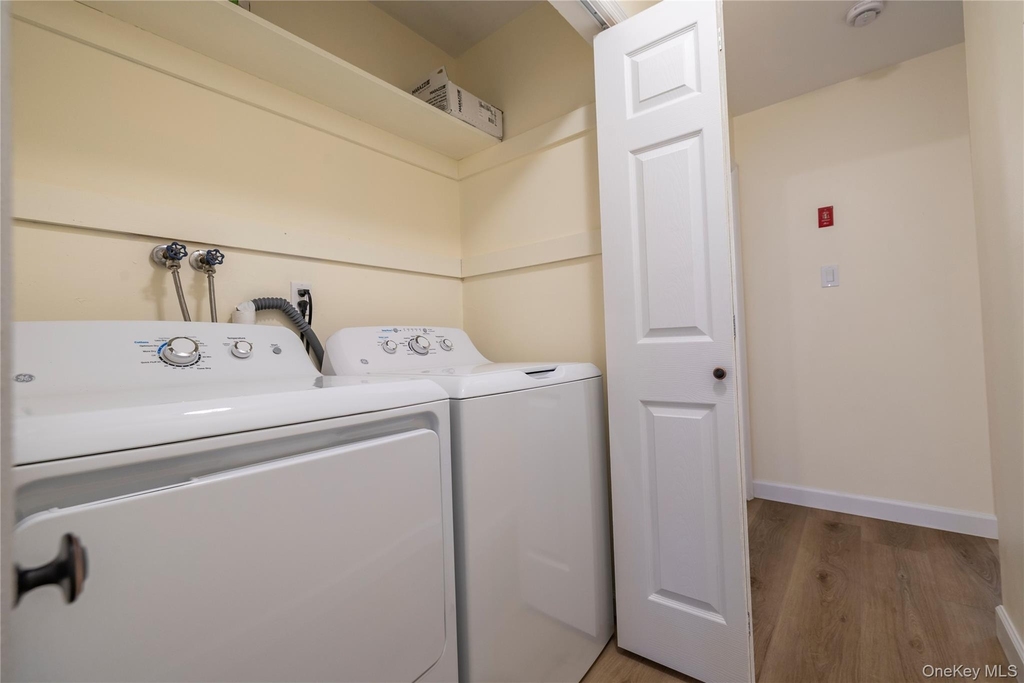 542 E Pine Street - Photo 20