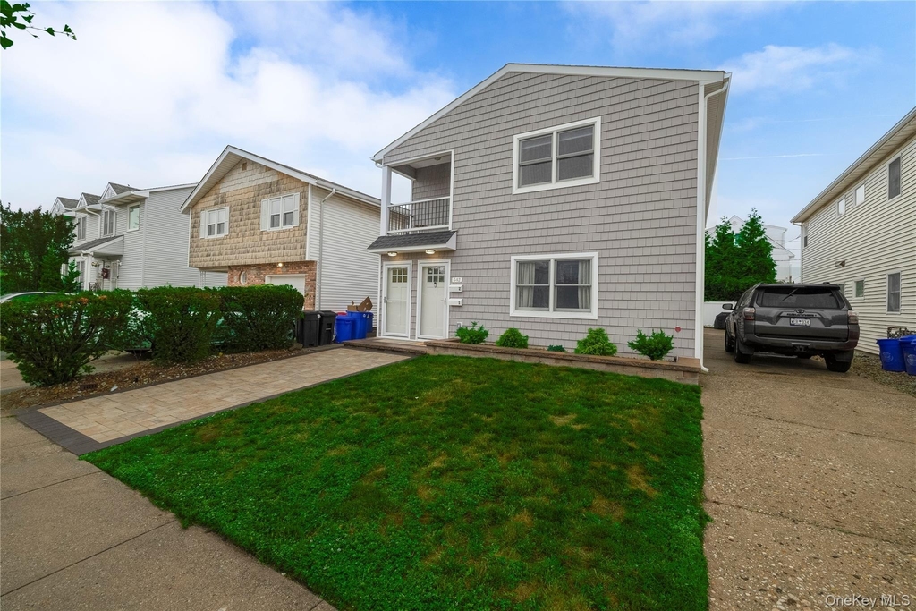 542 E Pine Street - Photo 0