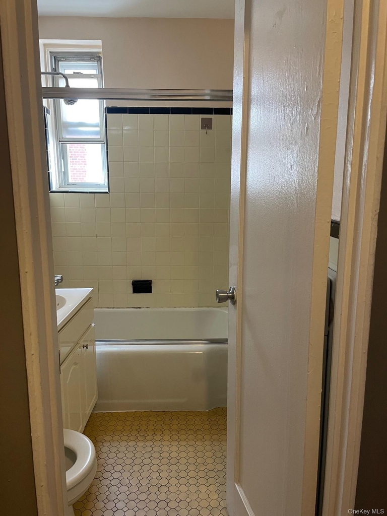 63-61 Yellowstone Boulevard - Photo 5