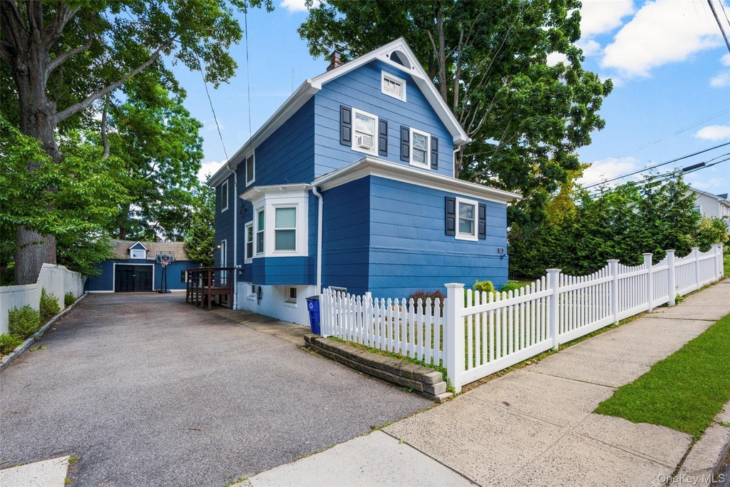 315 Maple Avenue - Photo 2