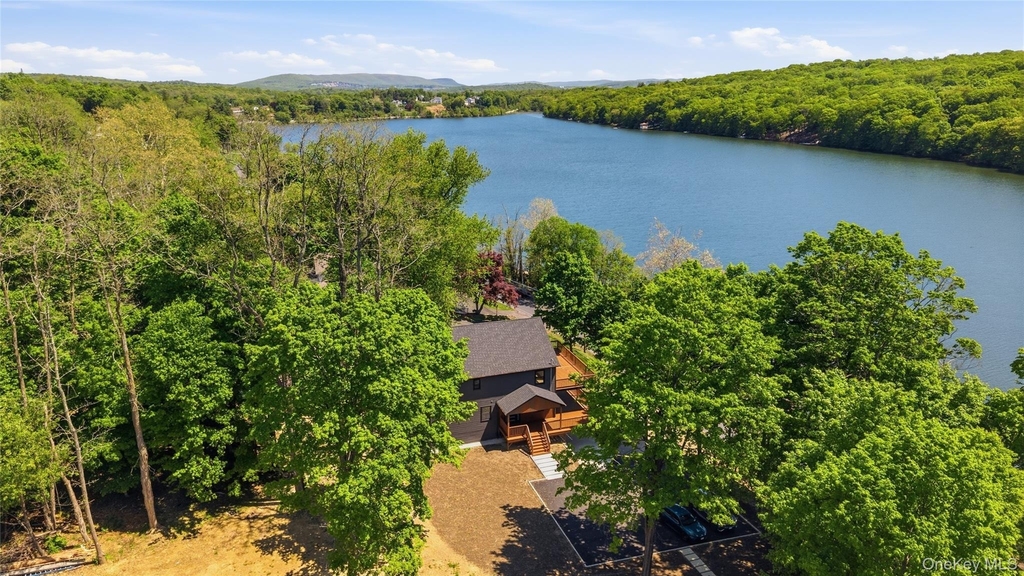 548 Lakes Road - Photo 3