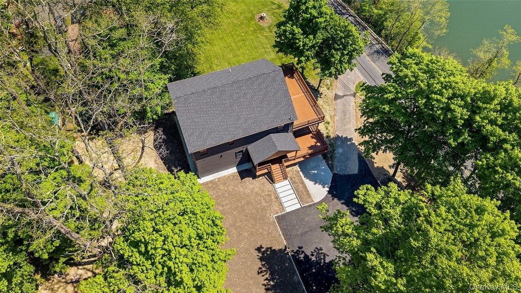 548 Lakes Road - Photo 2