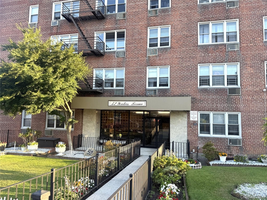 52 Yonkers Terrace - Photo 0
