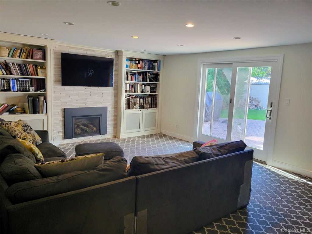 650 Prescott Place - Photo 10