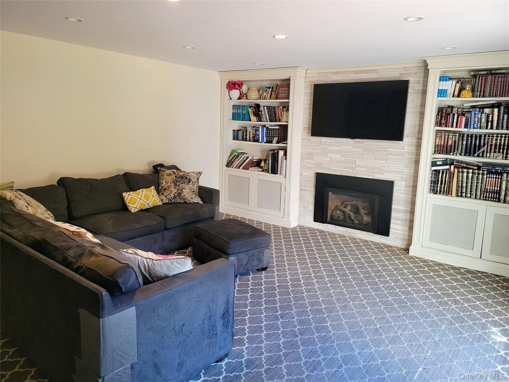 650 Prescott Place - Photo 9