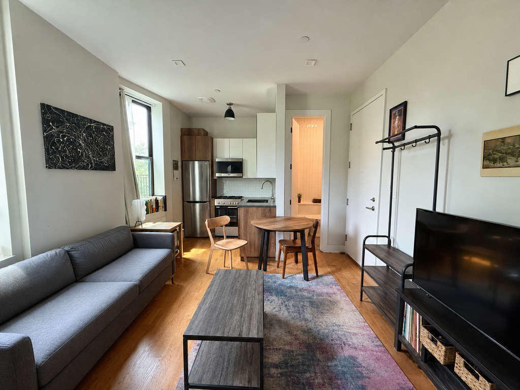 481 Evergreen Avenue - Photo 0