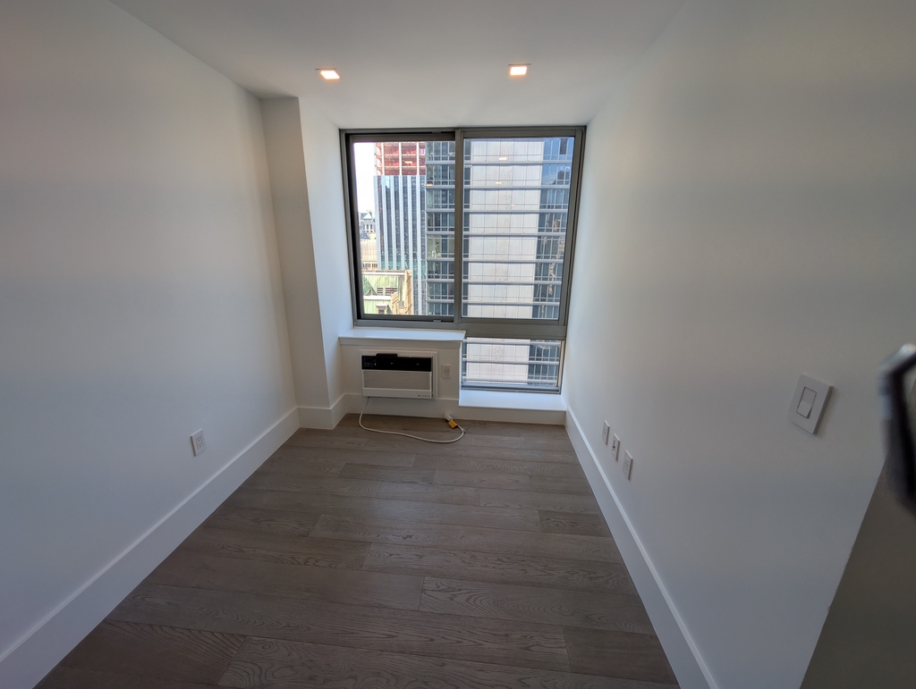 West 47th Street - Photo 5