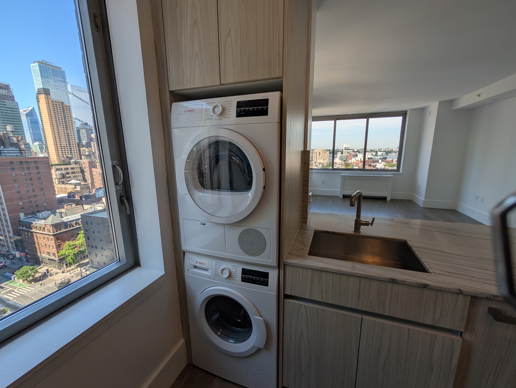 West 47th Street - Photo 9