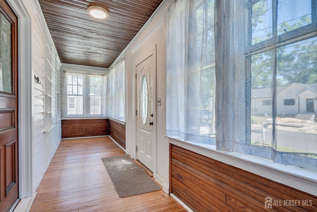 10 Jeff Street - Photo 3