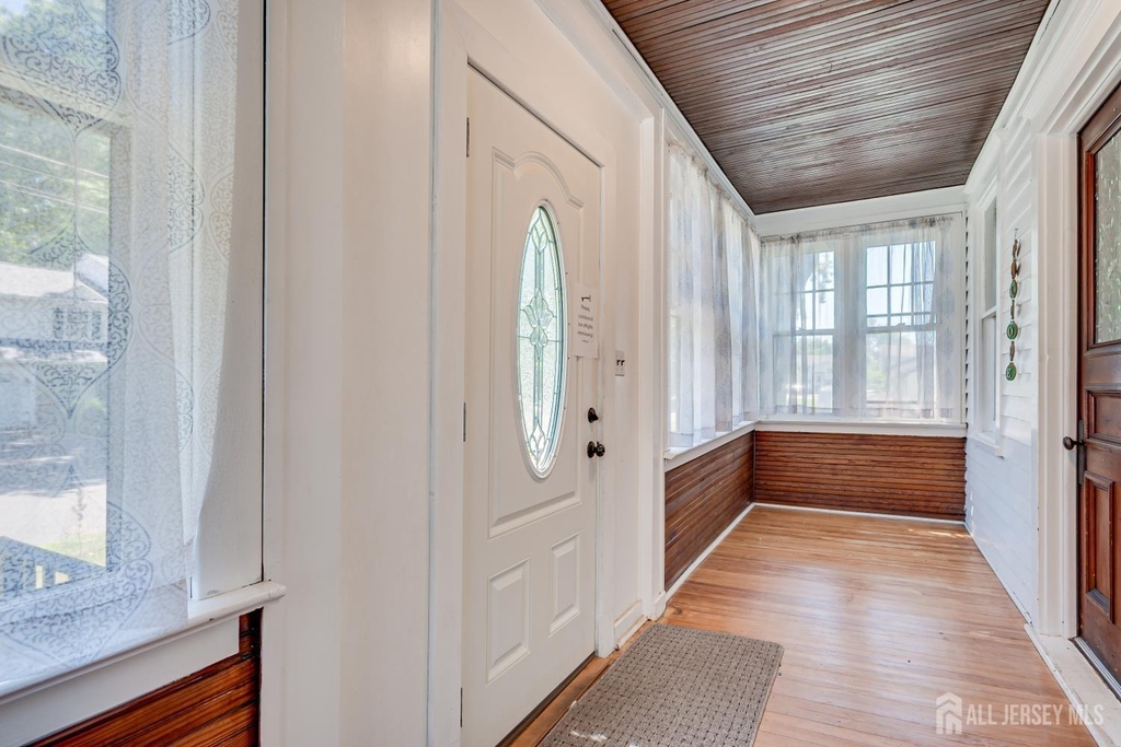 10 Jeff Street - Photo 4