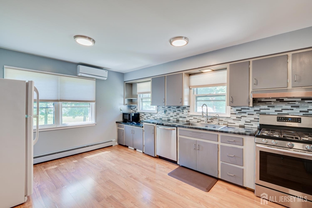 10 Jeff Street - Photo 13