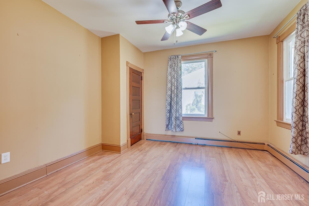 10 Jeff Street - Photo 9