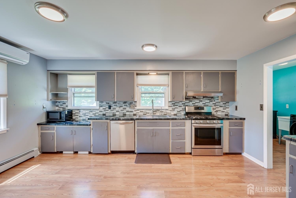 10 Jeff Street - Photo 12
