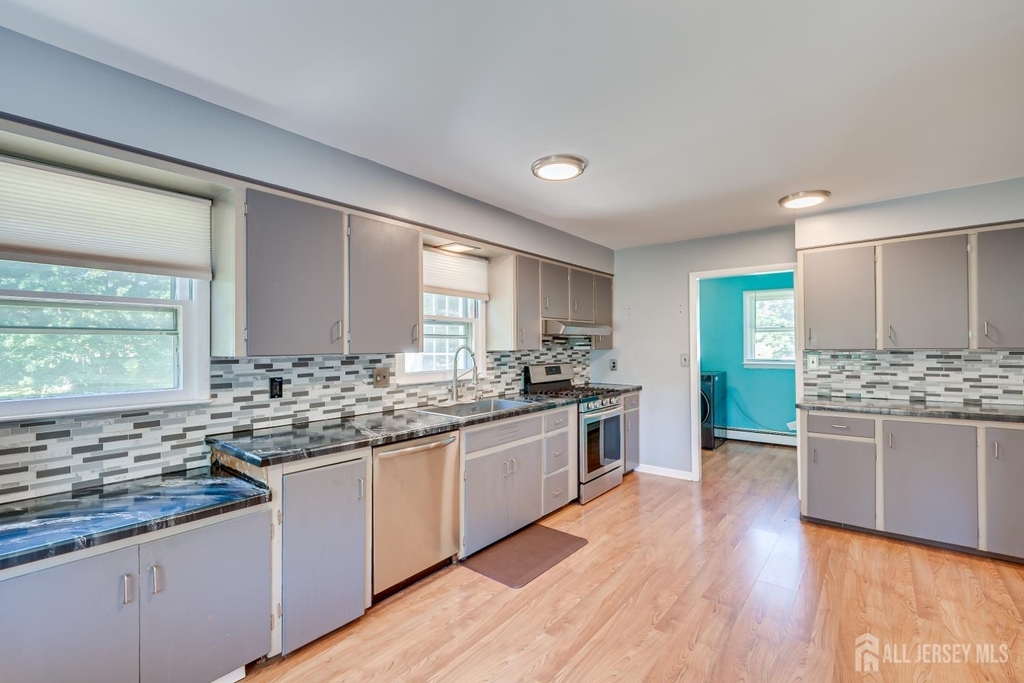 10 Jeff Street - Photo 15