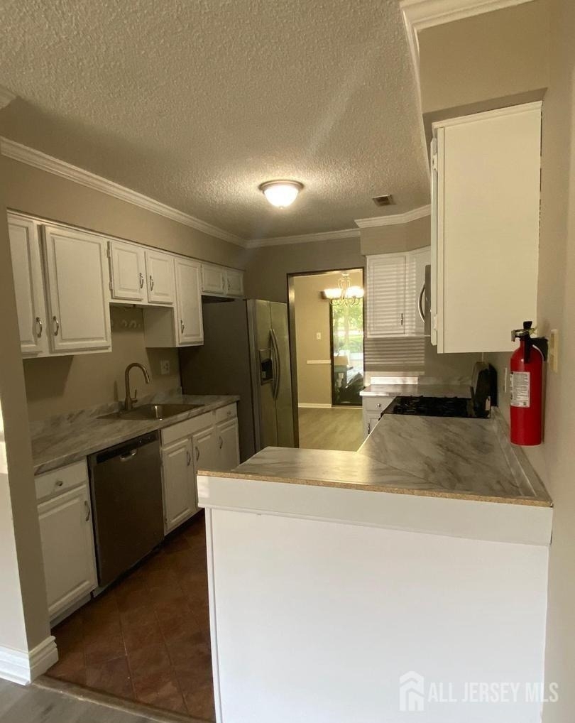 254 Hampshire Drive - Photo 2