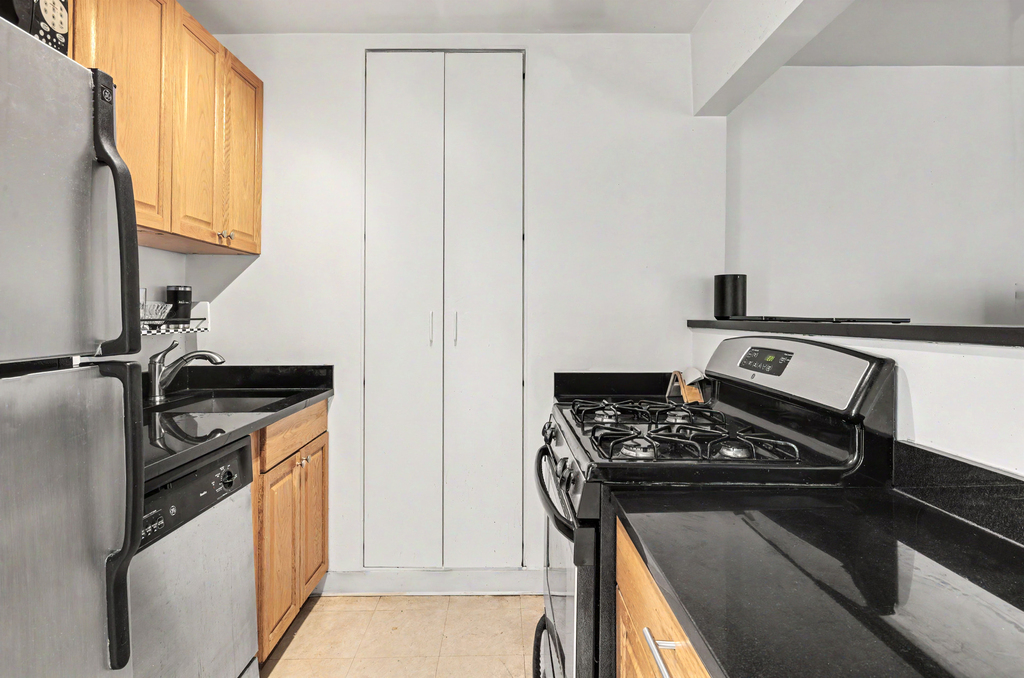 280 Rector Place - Photo 2