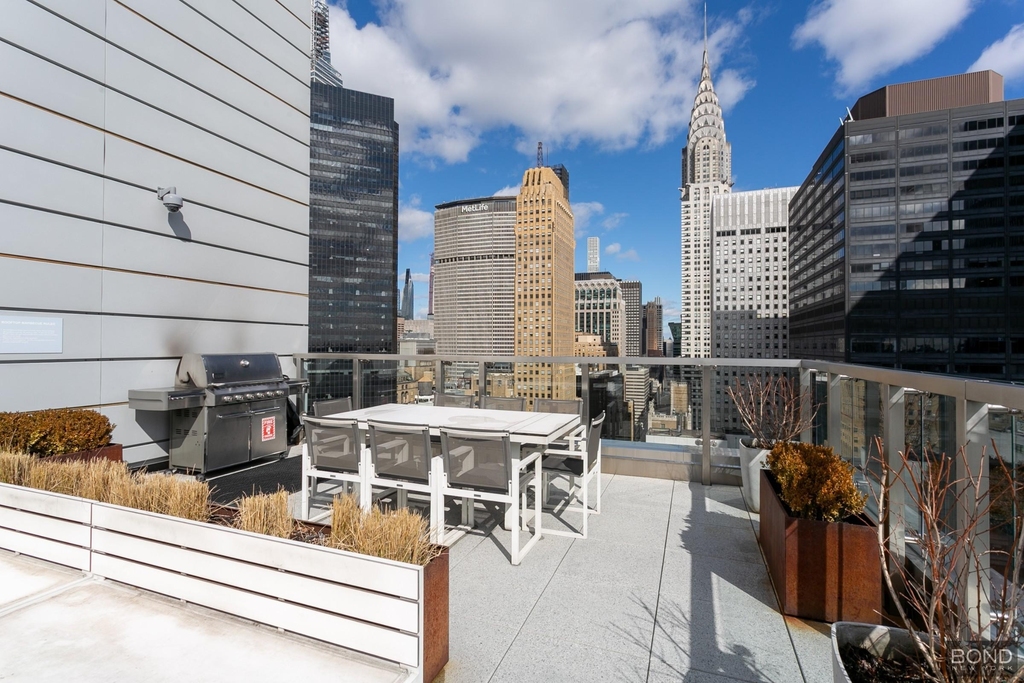 325 Lexington Avenue - Photo 9