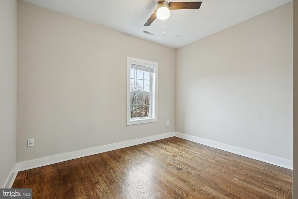 1553 Rivertown Place - Photo 9