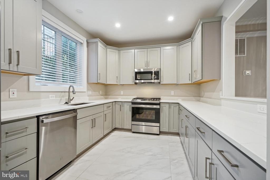 1553 Rivertown Place - Photo 5