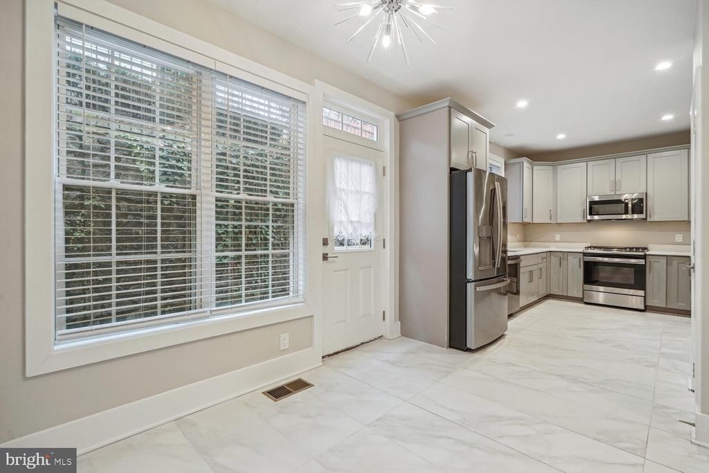 1553 Rivertown Place - Photo 6