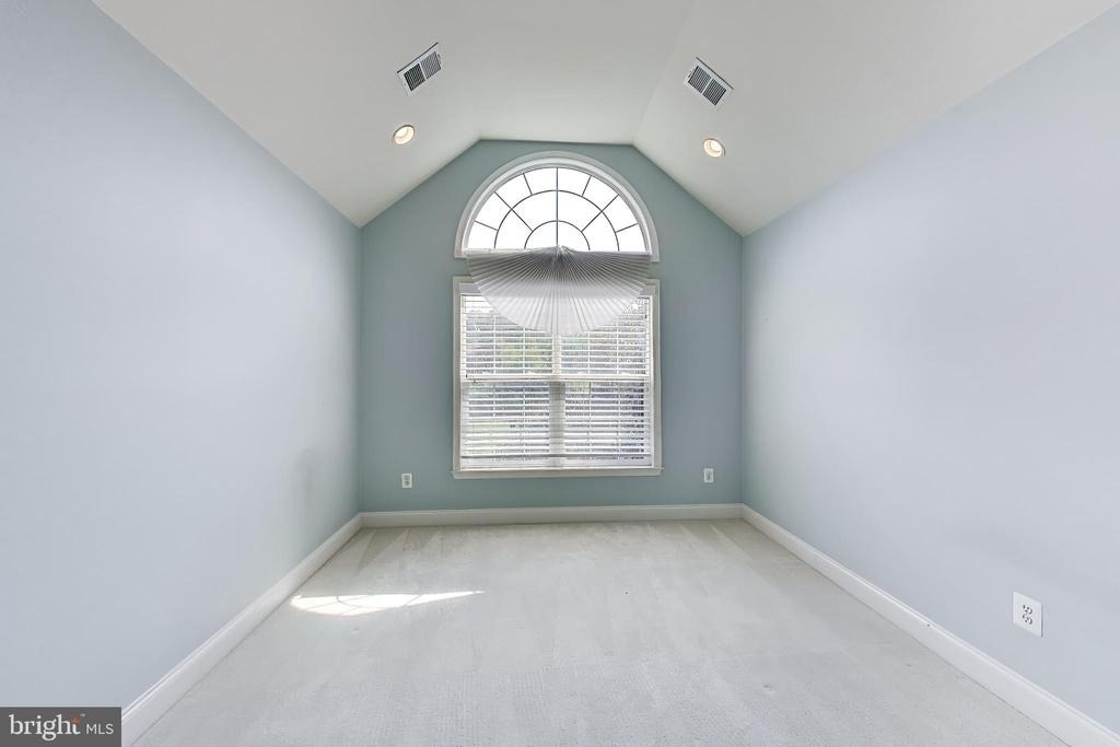 20090 Valhalla Square - Photo 34