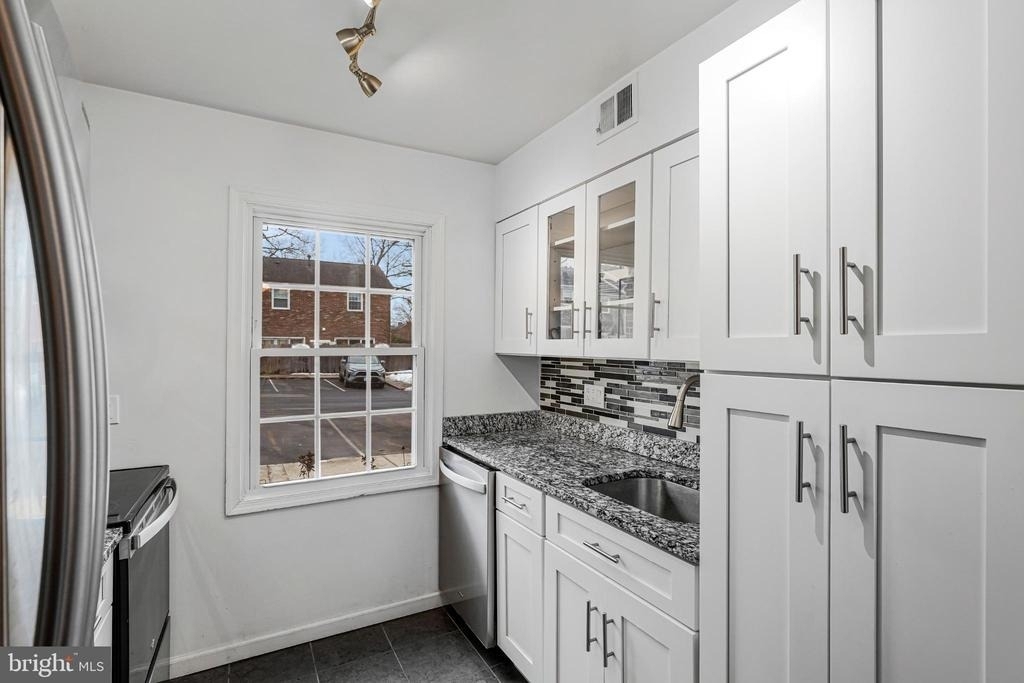 8330 Darlington Street - Photo 6