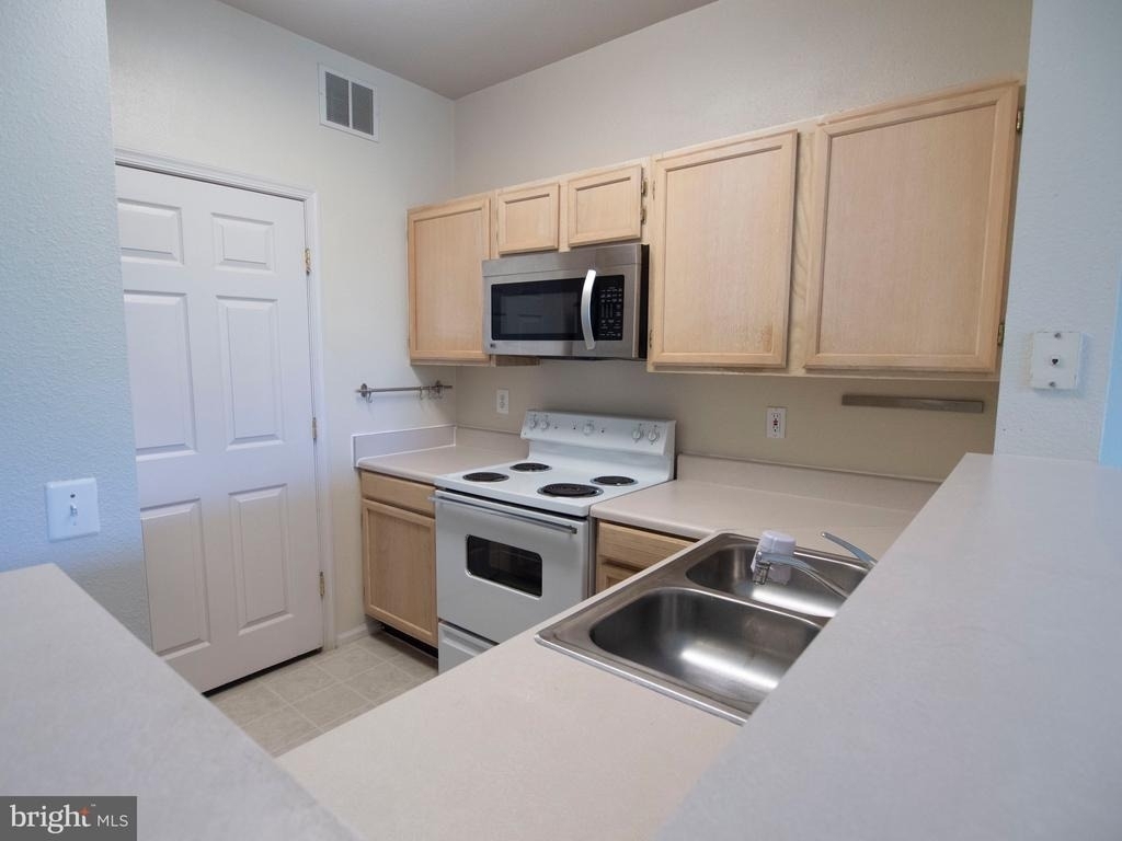 1591 Spring Gate Drive - Photo 3