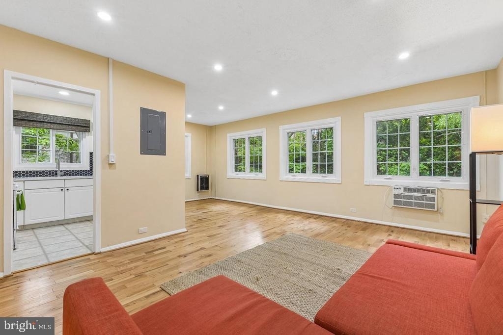 1024 Valley Drive - Photo 5