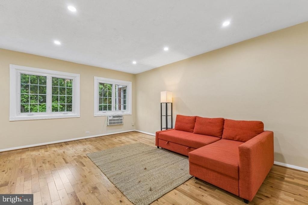1024 Valley Drive - Photo 6