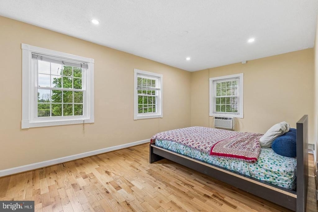 1024 Valley Drive - Photo 3