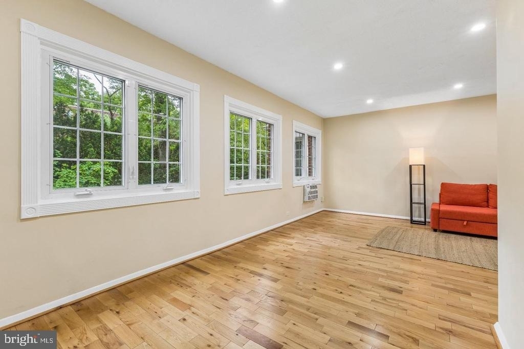 1024 Valley Drive - Photo 11