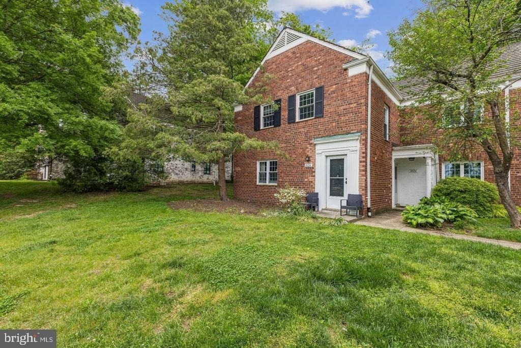1024 Valley Drive - Photo 0