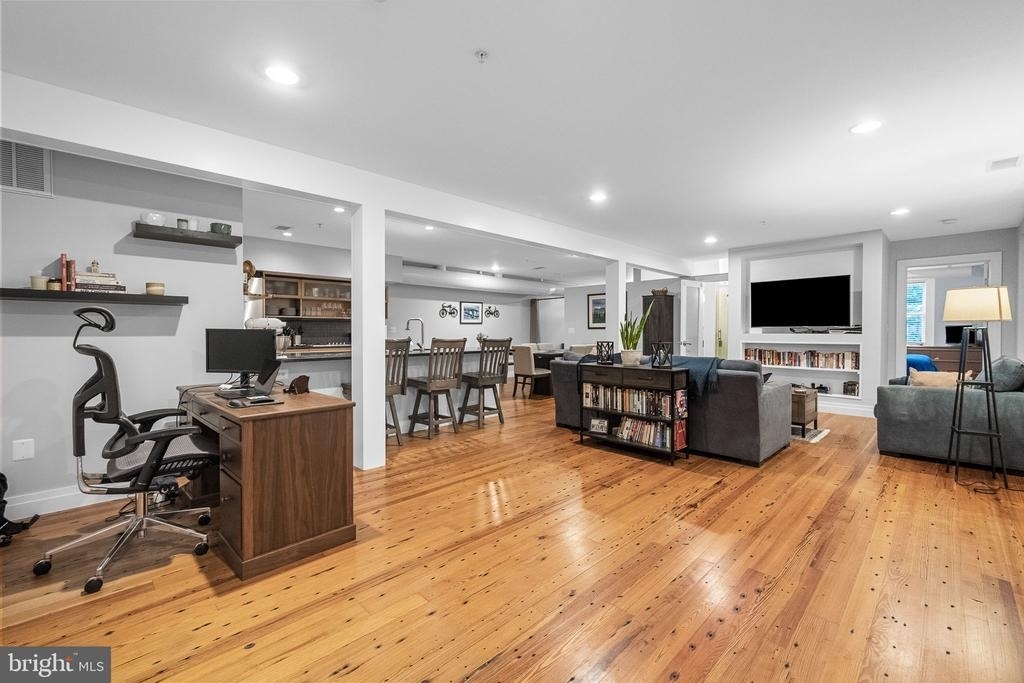 1210 Queen - Photo 5