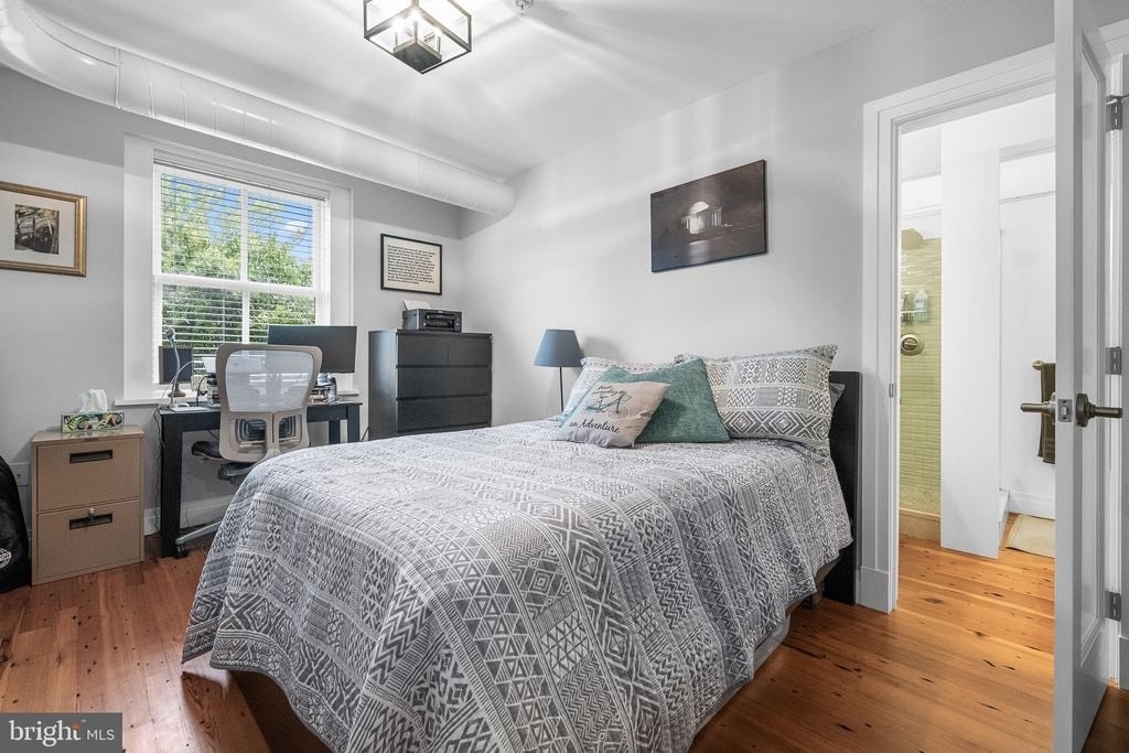 1210 Queen - Photo 19