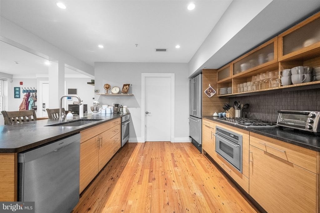 1210 Queen - Photo 14