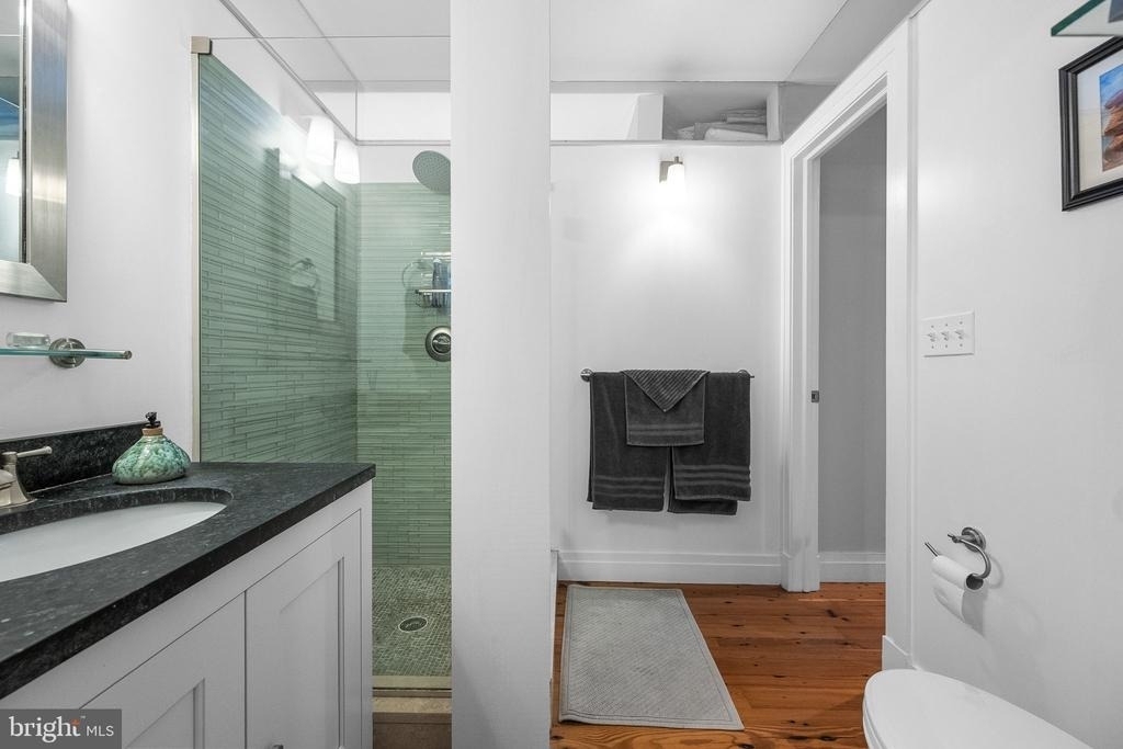 1210 Queen - Photo 23