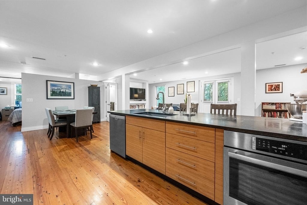 1210 Queen - Photo 17
