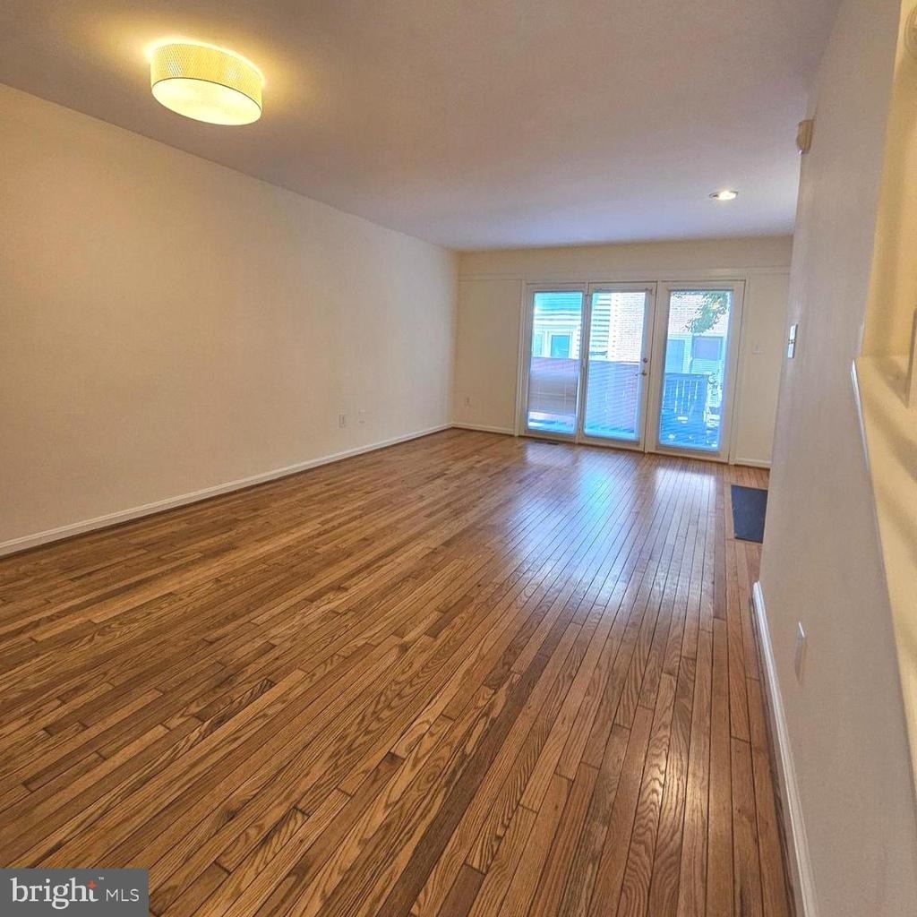 1119 Stuart Street - Photo 3
