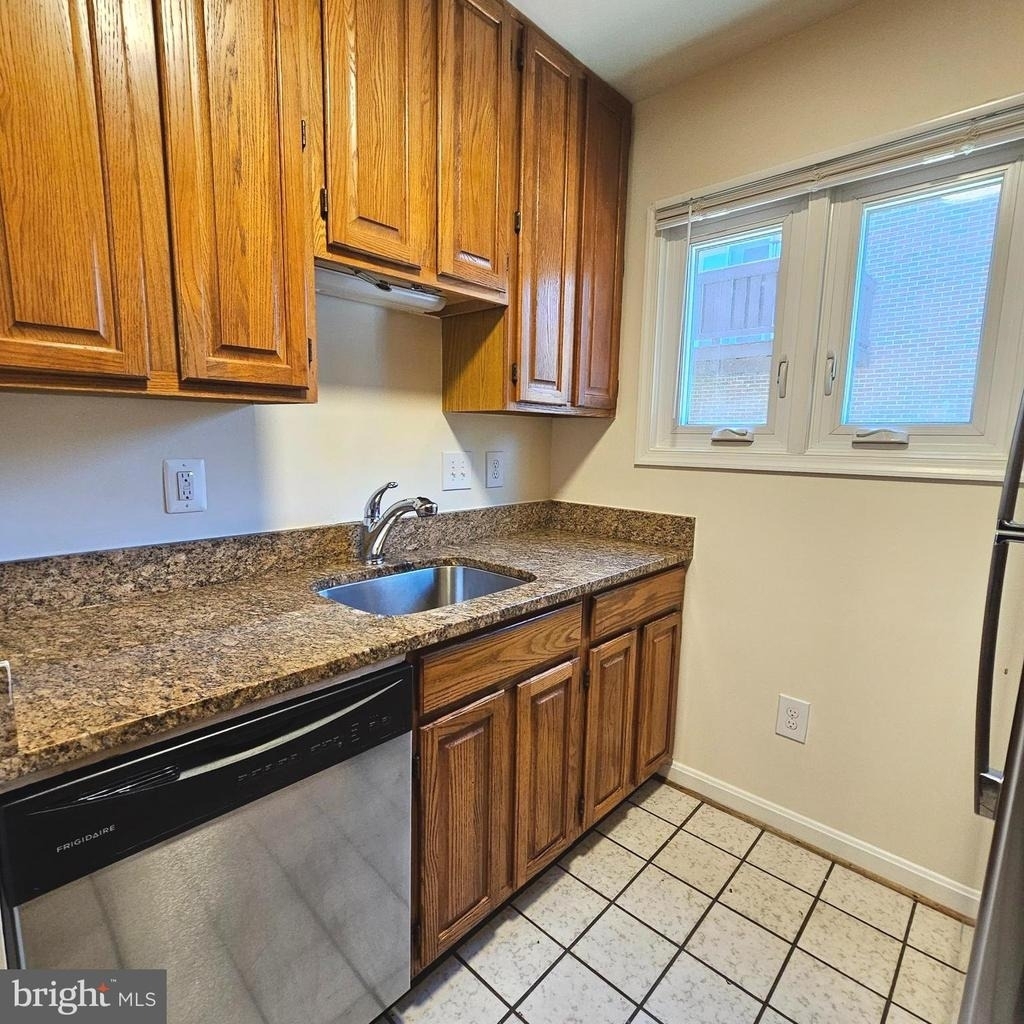 1119 Stuart Street - Photo 7