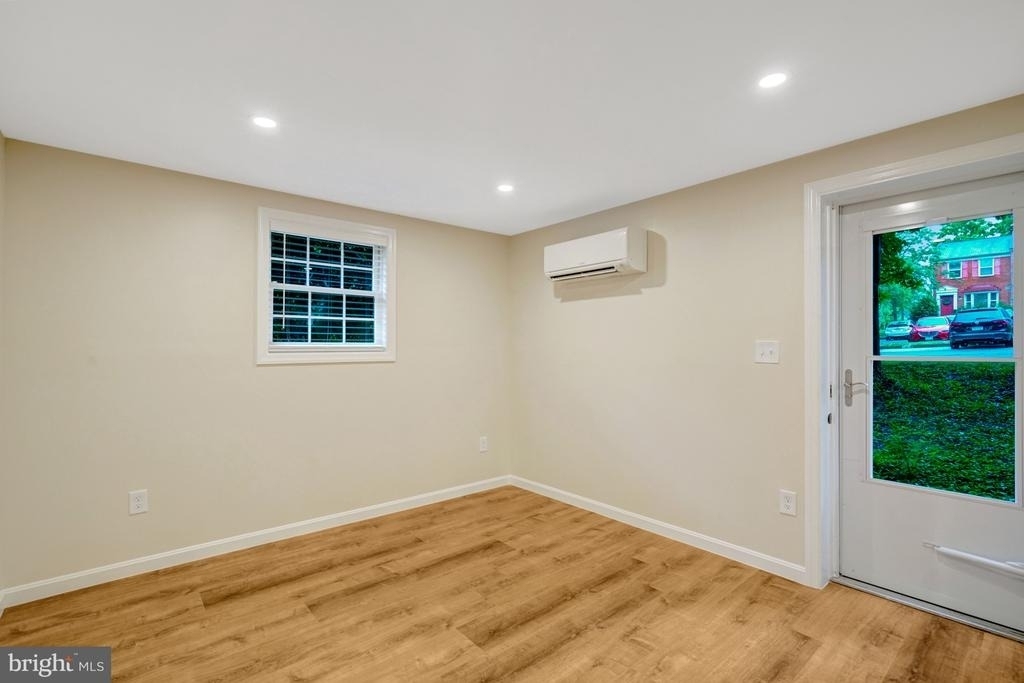 110 Wise St S - Photo 2
