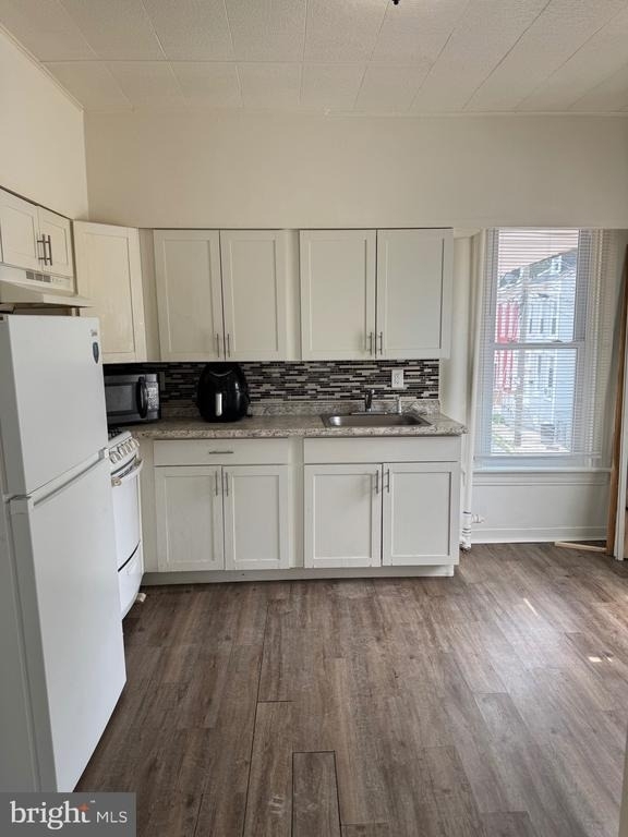 666 E Market Street - Photo 1
